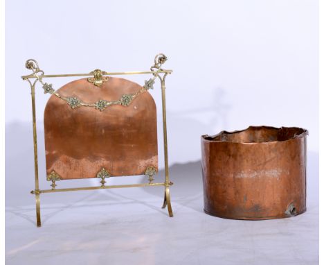 Edwardian brass and copper fire screen, width 65cm; a copper copper; and two brass lamps. (4)
