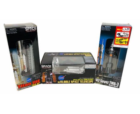 3x Dragon Models 1/400 Scale Model Space Ships - All Boxed&nbsp;