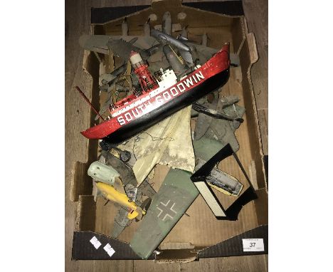 1 BOX OF VINTAGE MODEL AIRCRAFT AND 1 OTHER