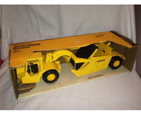 ERTL - JOHN DEERE SCAPER (508) - SCALE 1:16