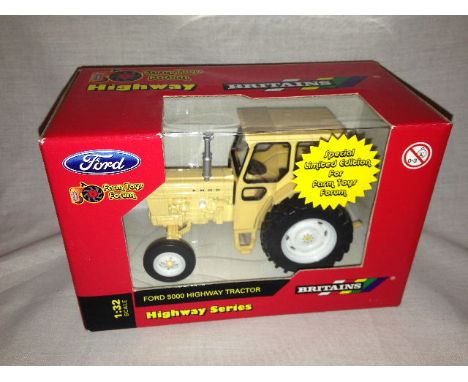 BRITAINS - FORD 5000 HIGHWAY TRACTOR - FARM TOYS FORUM - LIMITED EDITION (42570)