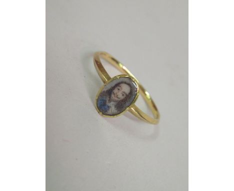 Antique gold ring, the head inset with an oval handpainted portrait miniature of King Charles I, the head approximately 10mm 