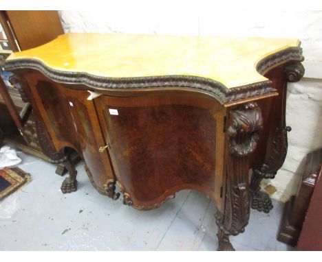 Early 20th Century figured walnut commode in George II style, the painted faux marble top above a carved moulding and two ser