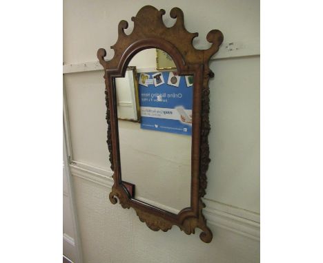 Good quality early 20th Century walnut and burr walnut wall mirror in 18th Century style, the shaped pediment above a cartouc