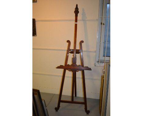 Good quality late 19th/early 20th Century walnut and parcel gilt display easel, the pierced carved surmount above a lyre shap