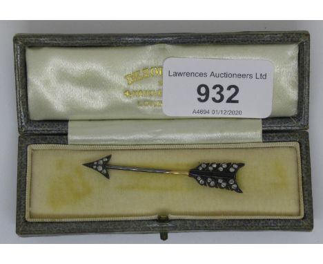 Small 19th Century diamond chip and black onyx set arrow brooch 