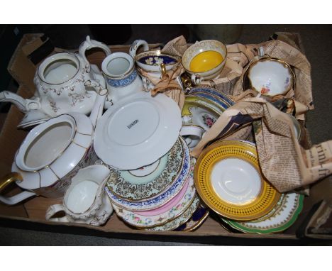 Quantity of 19th and 20th Century English porcelain including tea cups and saucers by Minton, Worcester, Derby and others, 19