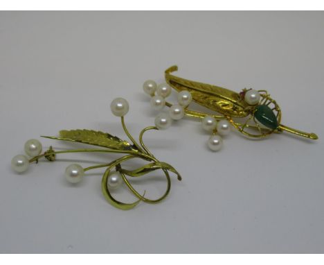 14ct Yellow gold spider on leaf brooch set jade cultured pearls and two small rubies, together with a 14ct yellow gold brooch