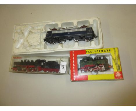 Fleischmann, two boxed railway locomotives, numbered 5062 and 4029, together with another unboxed railway locomotive 