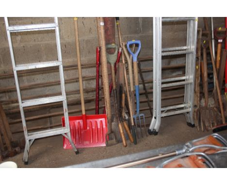 A quantity of garden tools