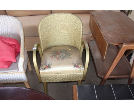 A loom commode chair