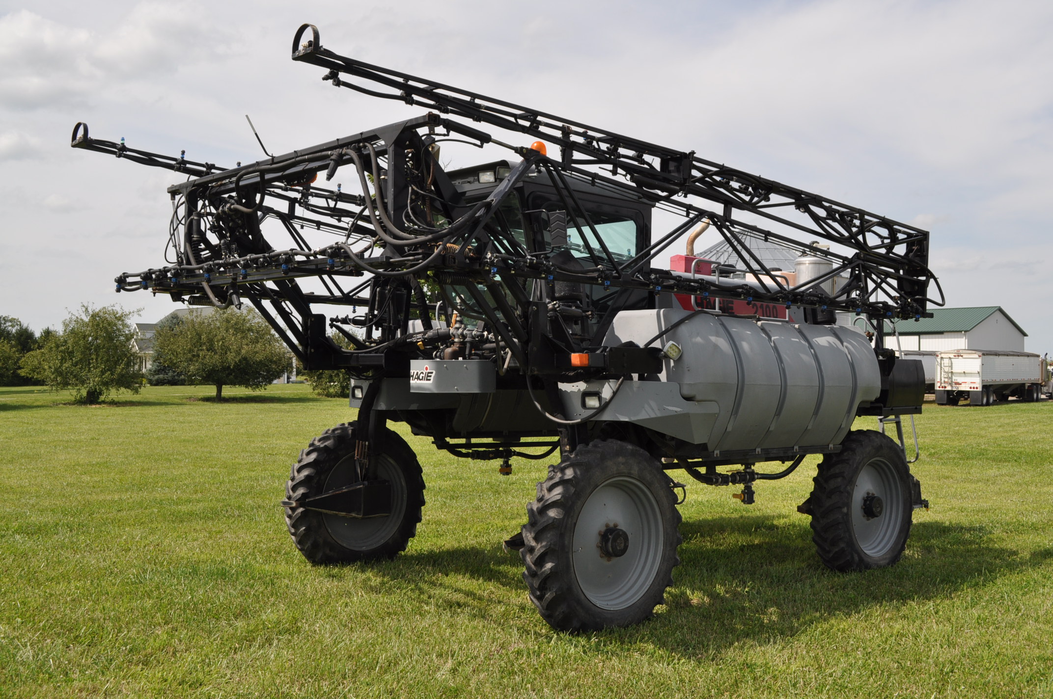 Hagie 2100 sprayer, (2) 500 gal poly tanks, front 90' boom, 20" spacing