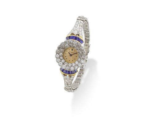 BOUCHERON: MONTRE BRACELET DE DAME SAPHIRS ET DIAMANTS, MOUVEMENT MECANIQUELe boîtier de forme ronde pavé de diamants de tail