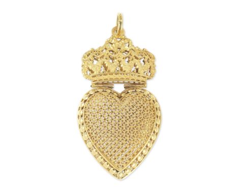 PENDENTIF OR, 19E SIECLEFormant un cœur ouvrant surmonté d'une couronne, sur une monture articulée ajourée en or filigranée, 