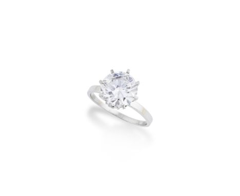 BAGUE SOLITAIRE DIAMANTSertie griffe au centre d'un diamant de taille brillant pesant 3.65 carats, poinçon français d'import 