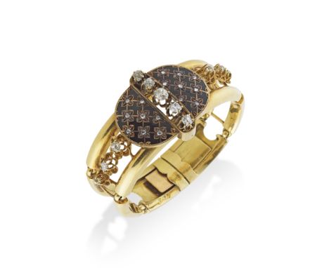 BRACELET EMAIL ET DIAMANTS, 19E SIECLEComposé de maillons articulés en or jaune, centrés d'un motif ciselé de forme ovale déc