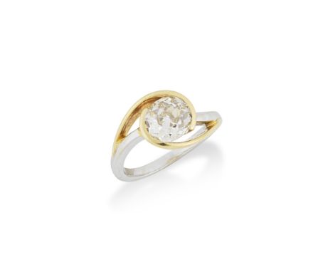BAGUE DIAMANTSertie au centre d'un diamant de taille ancienne de forme ovale, sur une monture torsadée en or jaune et en or b