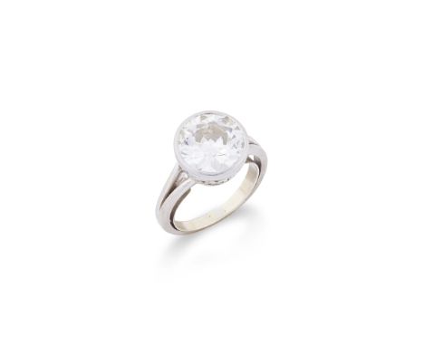BAGUE SOLITAIRE DIAMANTOrnée au centre d'un diamant de taille ancienne, poinçon français pour l'or 18K (750°/00), poinçon de 