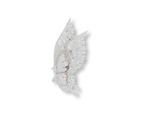 BROCHE TREMBLEUSE 'PAPILLON' DIAMANTSFormant un papillon stylisé monté en trembleuse, serti sur l'ensemble de diamants de tai