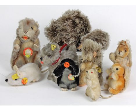 10 Steiff Tiere 1950/70er Jahre teils mit Steiff-Knopf und Schild ausgeführt, dabei Maus *Pieps* 4308.07 und *Fiep* 2170/10, 