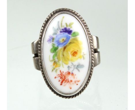 Ring mit Meissen Porzellan Silber 900 sign. R.P., ca. 6,9 Gramm, quer zur Ringschiene gestellter Ringkopf von ca. 16 x 27 mm,