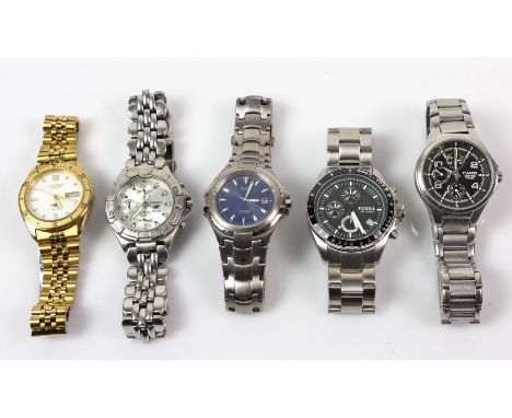 5 Herren Armbanduhren in verschiedenen Ausführungen und Hersteller, dabei 3 Chronographen von *Fossil* und *Casio* sowie 2 Uh