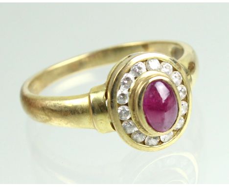 Rubin Ring - GG 333 punziert Gelbgold 333 (8 Karat), ca. 2,8 Gramm, Ring mit ovalem Rubin Cabochon von ca. 6 x 4 mm in glatte