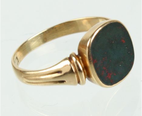 Heliotrop Ring - GG 585 punziert Gelbgold 585 (14 Karat), ca. 4,1 Gramm, Signet Wilhelm Müller Berlin, dezent gegliederter Ri