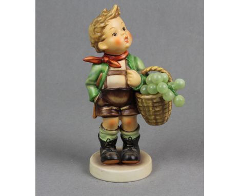 Hummelfigur *Dorfbub* Porzellan gemarkt Goebel Germany, Hummelfigur 51/I, Malersignet sowie limited Edition Nr. 0479 von 2000