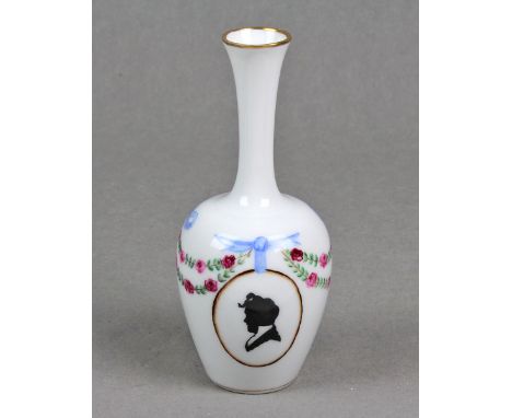 Rosenthal Vase handbemalt Porzellan mit grüner Manufakturmarke Rosenthal Bavaria um 1910, ovoider Vasenkorpus mit langem leic