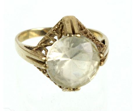 Ring - GG 333 punziert Gelbgold 333 (8 Karat), ca. 3,55 Gramm, auf Eck gestellter Ringkopf, erhöht mit strukturierter und dur