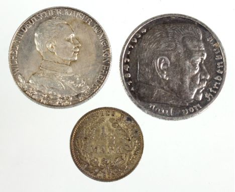3 Reichs Münzen 1913/35 dabei Zwei Mark Deutsches Reich 1913, Kaiser Wilhelm II in Uniform mit Umschrift *Deutscher Kaiser, K