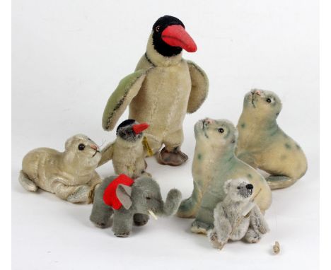 7 Steiff Tiere 1950/70er Jahre überwiegend mit Steiff-Knopf und Schild ausgeführt, dabei 3 Robben in 2 verschiedenen Ausführu