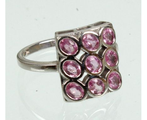 Ceylon Saphir Ring - WG 375 punziert Weißgold 375 (9 Karat), ca. 4,3 Gramm, quer zur Ringschiene gestellter Ringkopf in leich
