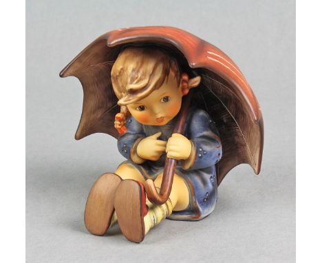 Hummelfigur *Geborgen Mädchen* Porzellan gemarkt Goebel Germany, Hummelfigur 152B 2/0, Malersignet, Hummel-Mädchen unterm Reg