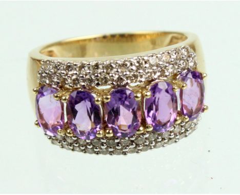 Amethyst Ring mit Brillanten - GG 585 punziert Gelbgold 585 (14 Karat), ca. 5,5 Gramm, die leicht bombierte Ringschiene in de