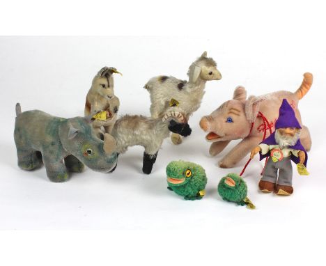 8 Steiff Tiere und Zwerg 1970er Jahre überwiegend mit Steiff-Knopf und Schild ausgeführt, dabei Schaf *Snucki* 131200, Kängur