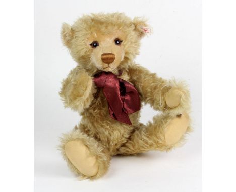 Steiff Teddybär Edition 1999 mit Steiff-Knopf und Schild sowie großer Schleife und Kippstimme ausgeführt, Teddybär Edition 19