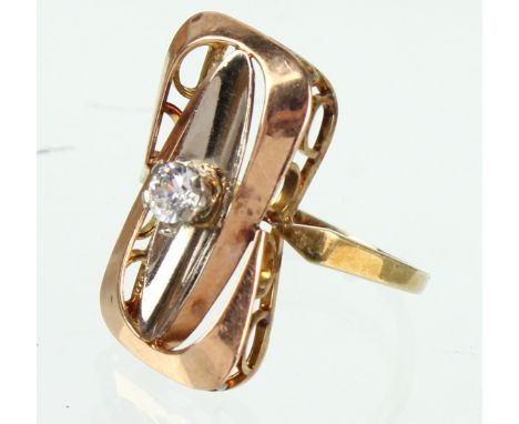 Zirkonia Ring - GG 585 punziert Gelbgold 585 (14 Karat), ca. 4,75 Gramm, quer zur Ringschiene gestellter Ringkopf in asymmetr