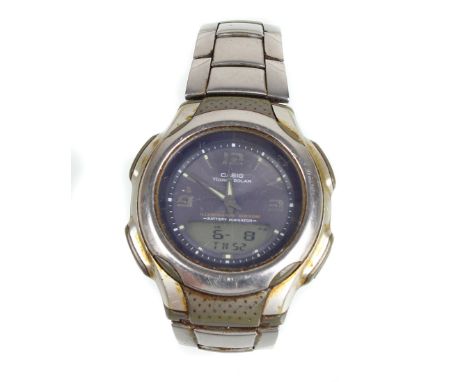 Herren Armbanduhr *Casio* Edelstahl Gehäuse und Armband, dieses mit gesicherter Klappschließe, massives Gehäuse mit vier seit