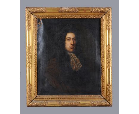 British School (early 18th century) Portrait of a gentleman Oil on canvas, feigned oval 77 x 64cm (30¼ x 25 in.)