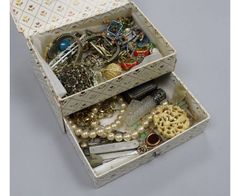 A small group of costume jewellery and other items including a yellow metal fob seal, a silver scent bottle, silver fruit kni
