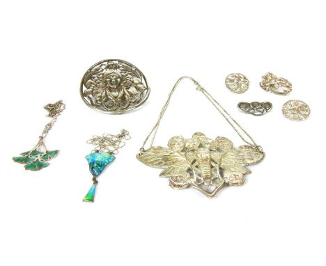 A quantity of Art Nouveau jewellery, to include a sterling silver brooch by Charles Horner, with a metal pin, Chester 1911, t