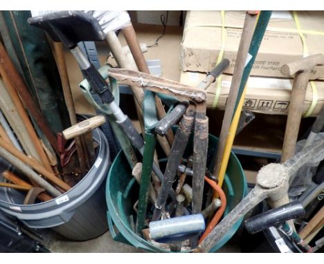 Mixed garden tools, bin not included. Not available for in-house P&amp;P 
