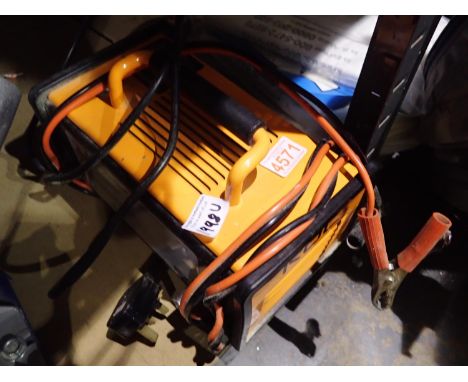 Heavy duty engine starter/charger. All electrical items in this lot have been PAT tested for safety and have passed. This doe