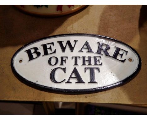 Cast iron Beware of The Cat sign. UK P&amp;P Group 1 (£16+VAT for the first lot and £2+VAT for subsequent lots) 