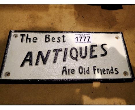 Cast iron 'The Best Antiques Are Old Friends' sign 25cmw. UK P&amp;P Group 1 (£16+VAT for the first lot and £2+VAT for subseq