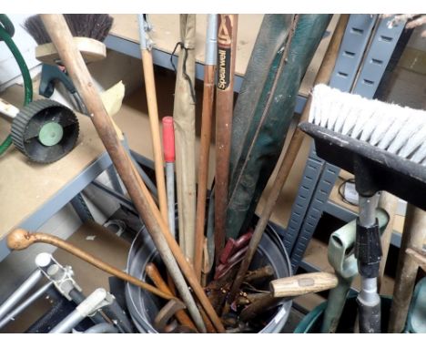 Quantity of mixed tools, BIN NOT included. Not available for in-house P&amp;P 
