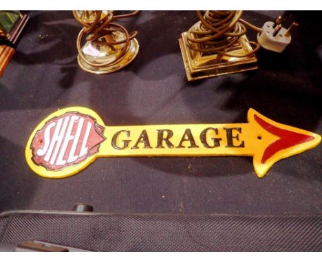 Cast Iron Shell arrow wall sign, L: 40 cm. P&amp;P Group 2 (£18+VAT for the first lot and £3+VAT for subsequent lots) 
