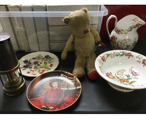 Lot to includee Spode Cabinet Collection Cavendish jug and bowl set together with various wall plates, teddy bear and lantern